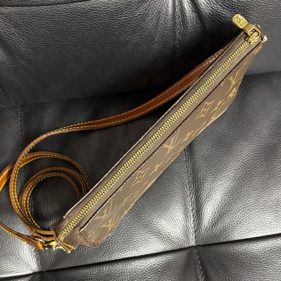 LV Monogram Pochette Crossbody - Picture 9 of 16
